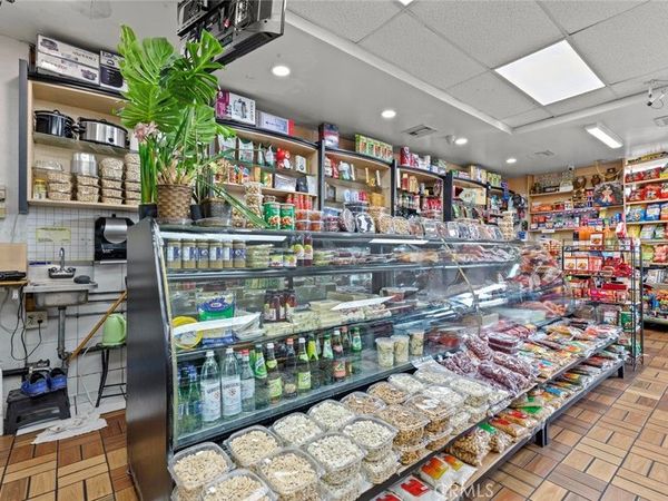 906 S Gkenoaks Boulevard, Burbank, CA 91502