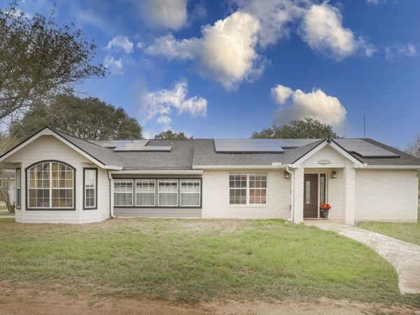 1667 Fm 1922, Floresville, TX 78114