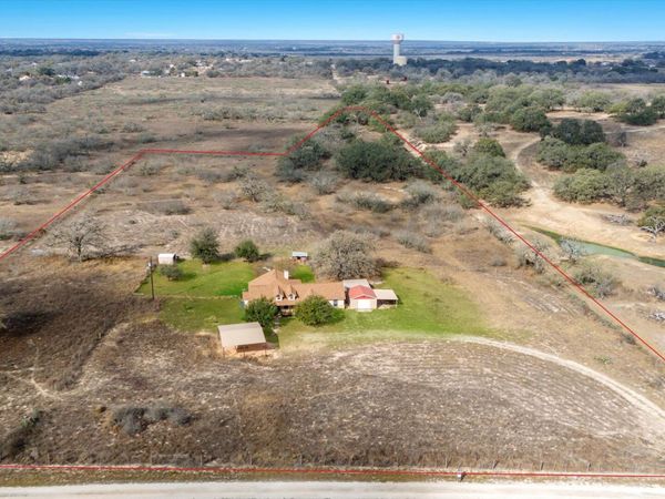 370 ALBERTS LN, Somerset, TX 78069