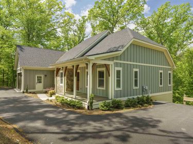 329 CARRSBROOK DR, Charlottesville, VA 22901