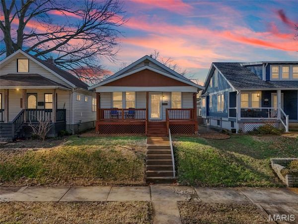 7062 Sutherland Avenue , St Louis, MO 63109