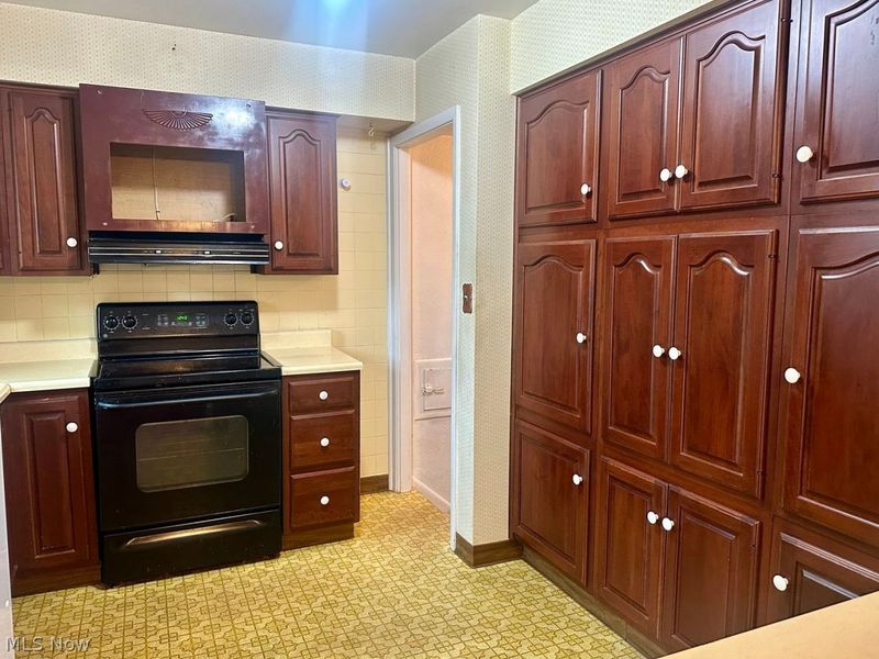 13670 Middlebrook Boulevard, Brook Park, OH 44142 Photo 6