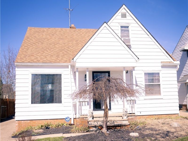 18217 Edinboro Avenue, Maple Heights, OH 44137 Photo 2