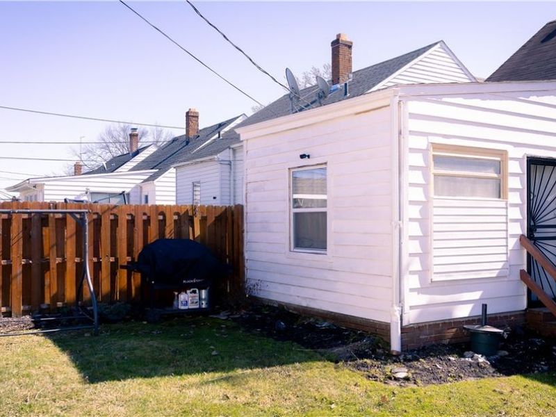 18217 Edinboro Avenue, Maple Heights, OH 44137 Photo 5