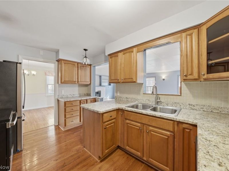 5284 Edenhurst Road, Lyndhurst, OH 44124 Photo 14