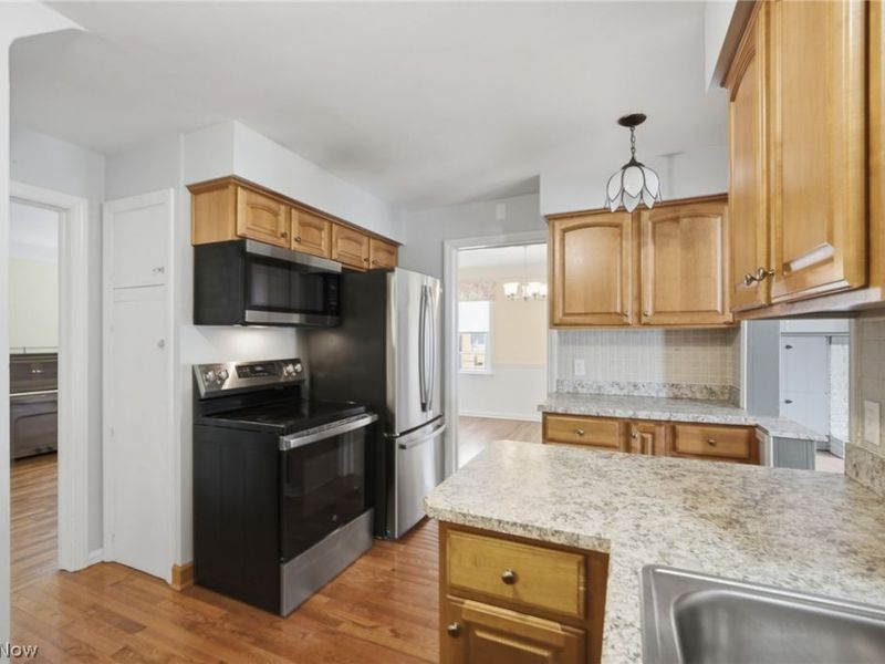 5284 Edenhurst Road, Lyndhurst, OH 44124 Photo 15