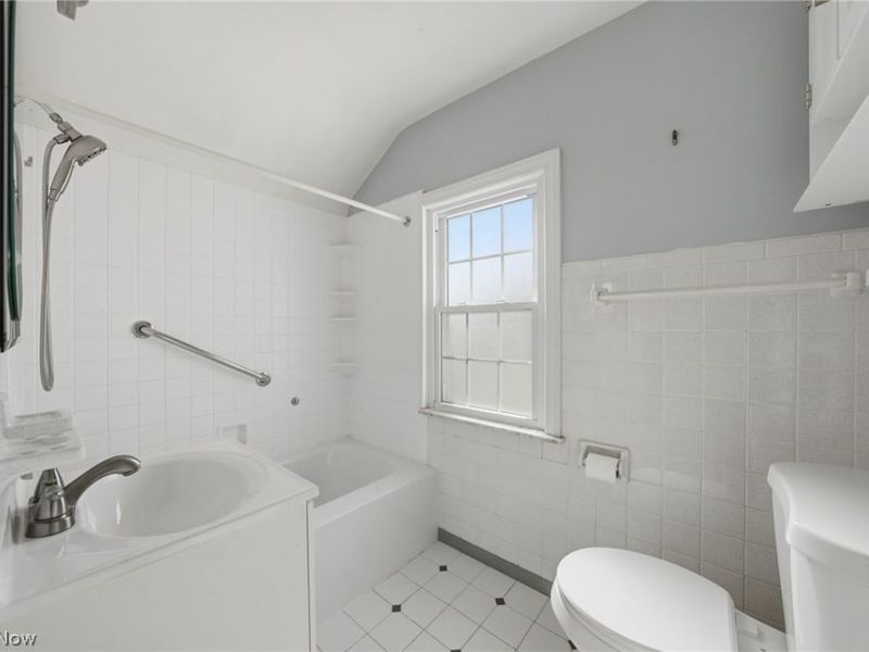 5284 Edenhurst Road, Lyndhurst, OH 44124 Photo 24