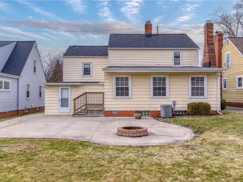 5284 Edenhurst Road, Lyndhurst, OH 44124 Photo 3