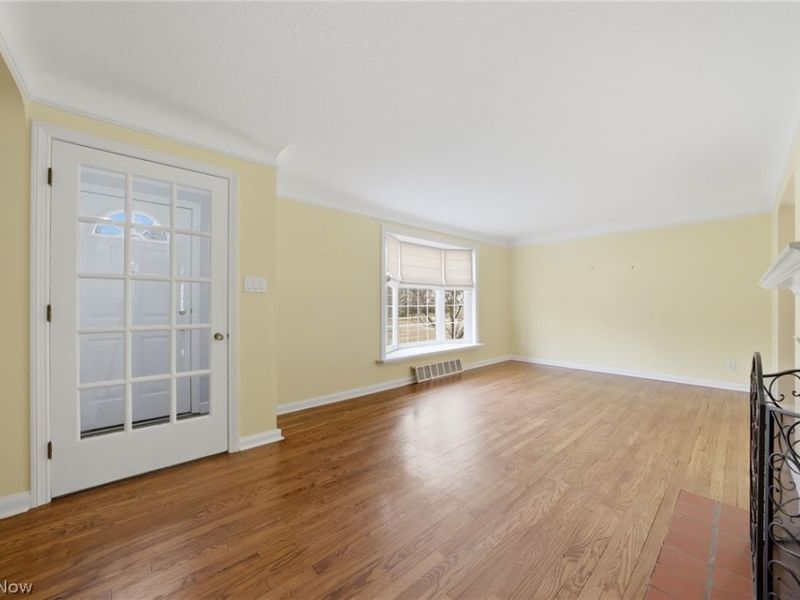 5284 Edenhurst Road, Lyndhurst, OH 44124 Photo 4