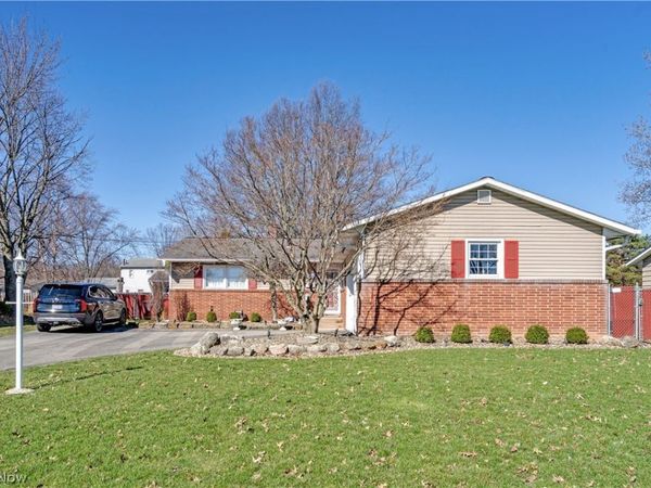 640 Beverly Hills Drive , Liberty, OH 44505