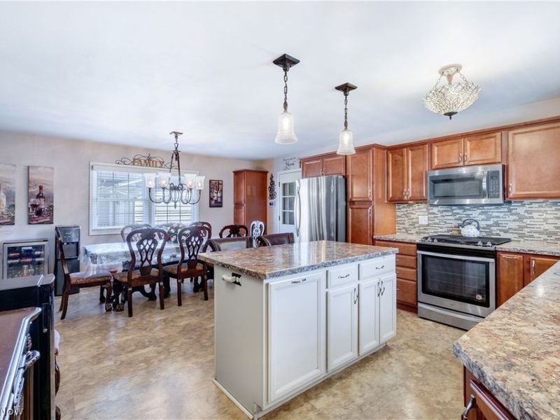 640 Beverly Hills Drive, Liberty, OH 44505 Photo 5