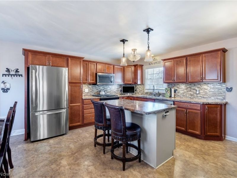 640 Beverly Hills Drive, Liberty, OH 44505 Photo 6