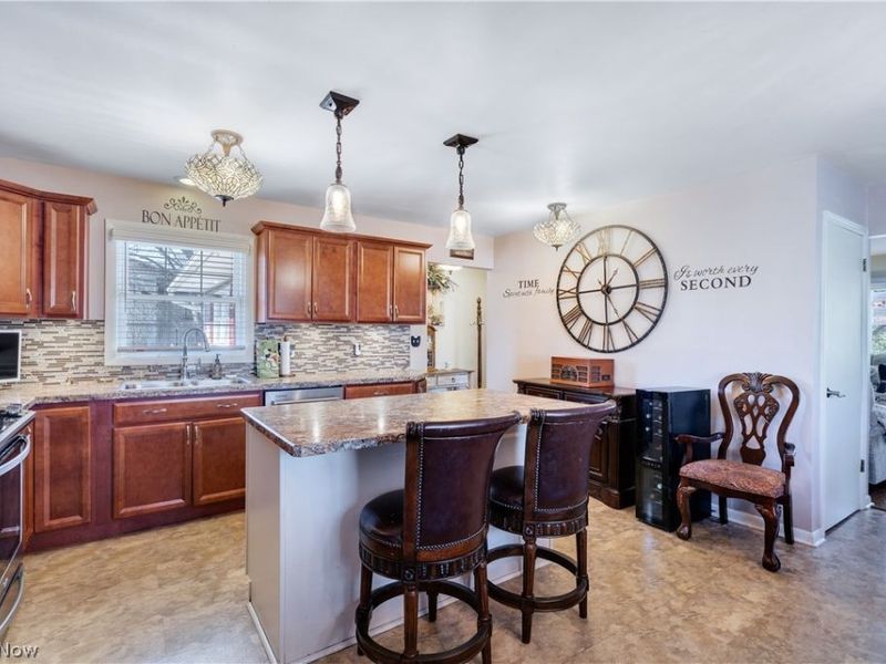 640 Beverly Hills Drive, Liberty, OH 44505 Photo 9