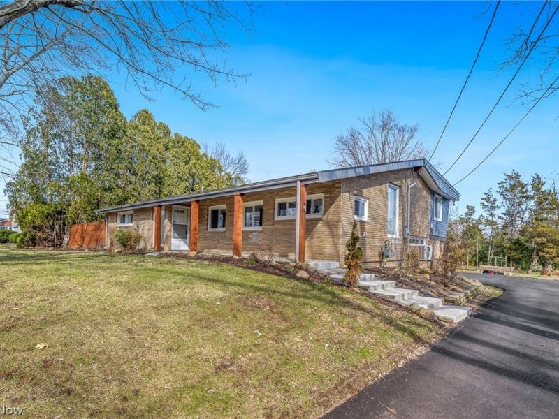 5550 Frank Avenue NW, North Canton, OH 44720 Photo 2