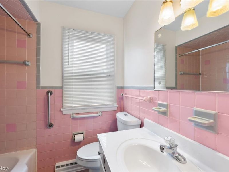 6590 Queens Park Avenue, Mayfield Heights, OH 44124 Photo 13