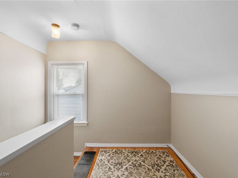 6590 Queens Park Avenue, Mayfield Heights, OH 44124 Photo 16