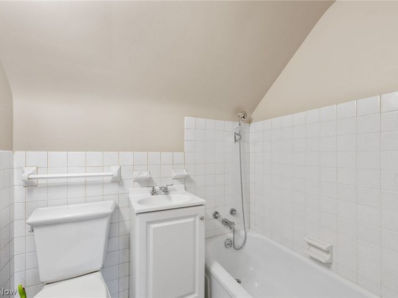 6590 Queens Park Avenue, Mayfield Heights, OH 44124 Photo 17