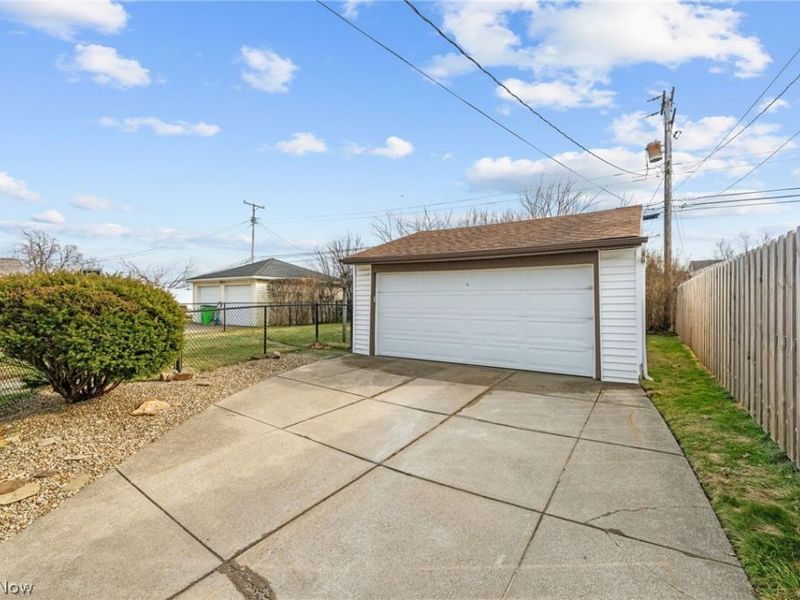 6590 Queens Park Avenue, Mayfield Heights, OH 44124 Photo 27