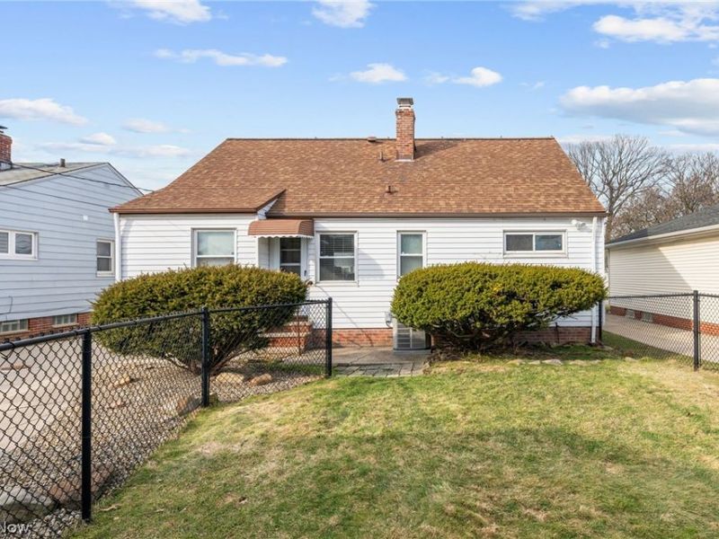 6590 Queens Park Avenue, Mayfield Heights, OH 44124 Photo 28