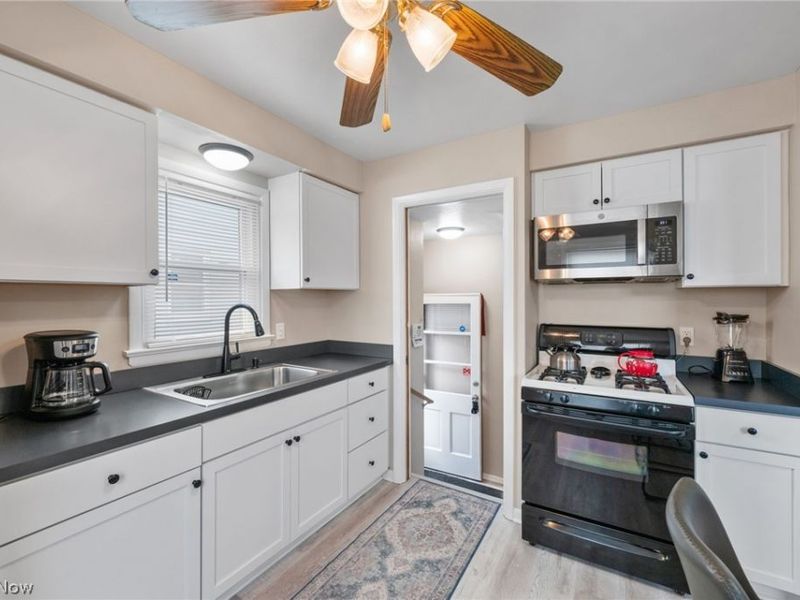 6590 Queens Park Avenue, Mayfield Heights, OH 44124 Photo 9