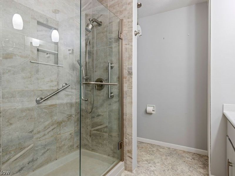 22146 Meadownorth Court , Strongsville, OH 44149 Photo 16