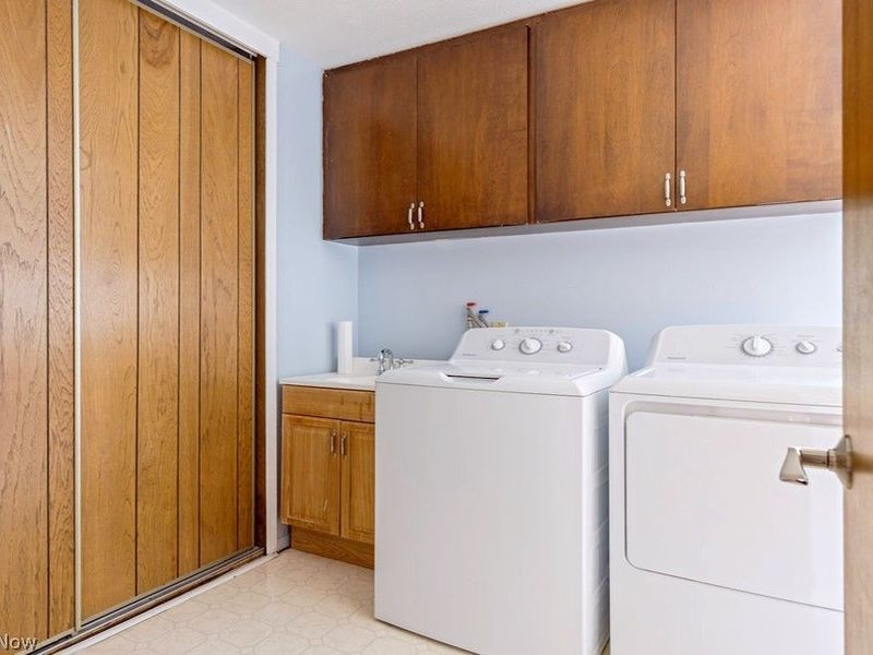 22146 Meadownorth Court , Strongsville, OH 44149 Photo 21