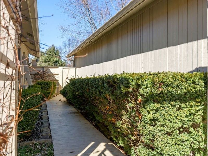 22146 Meadownorth Court , Strongsville, OH 44149 Photo 24