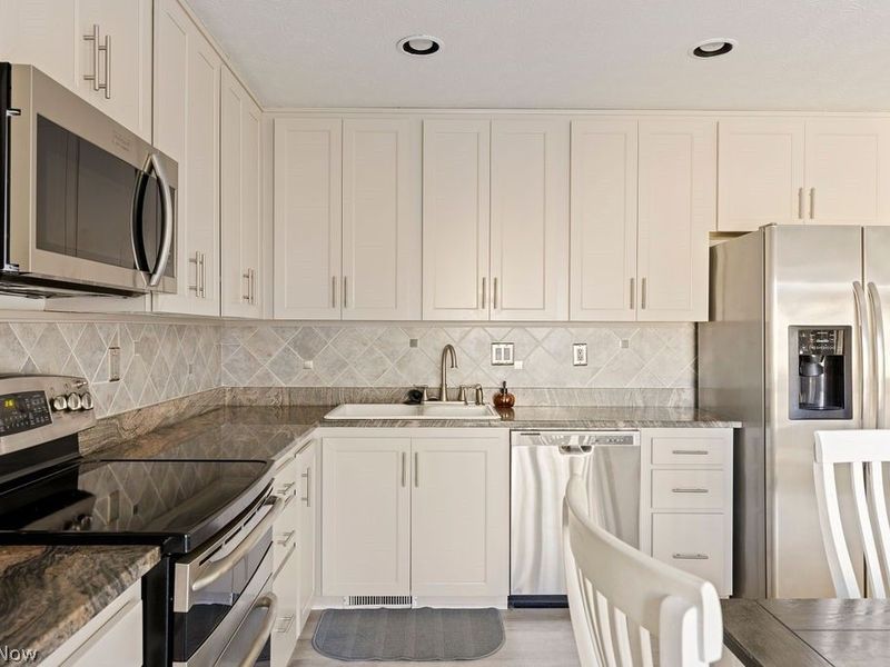 22146 Meadownorth Court , Strongsville, OH 44149 Photo 8