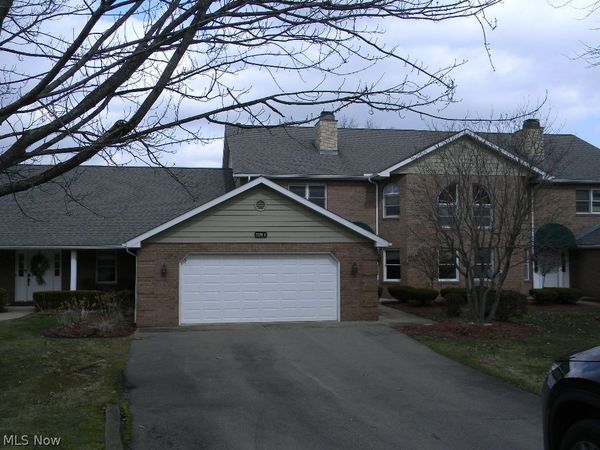 7291 Oakwood Drive, Unit B, Brookfield, OH 44403