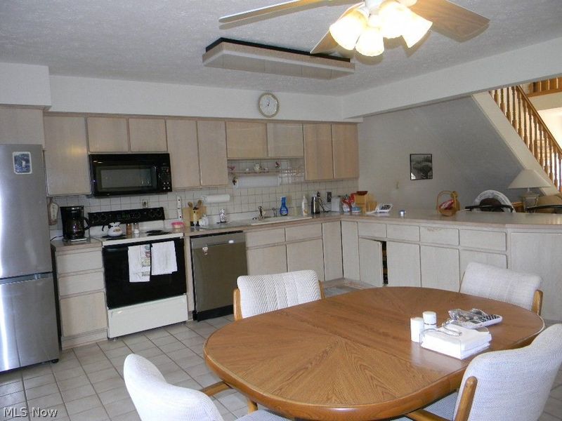 7291 Oakwood Drive, Unit B, Brookfield, OH 44403 Photo 14