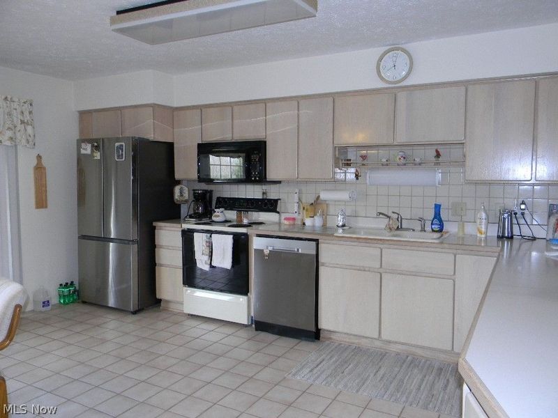 7291 Oakwood Drive, Unit B, Brookfield, OH 44403 Photo 16