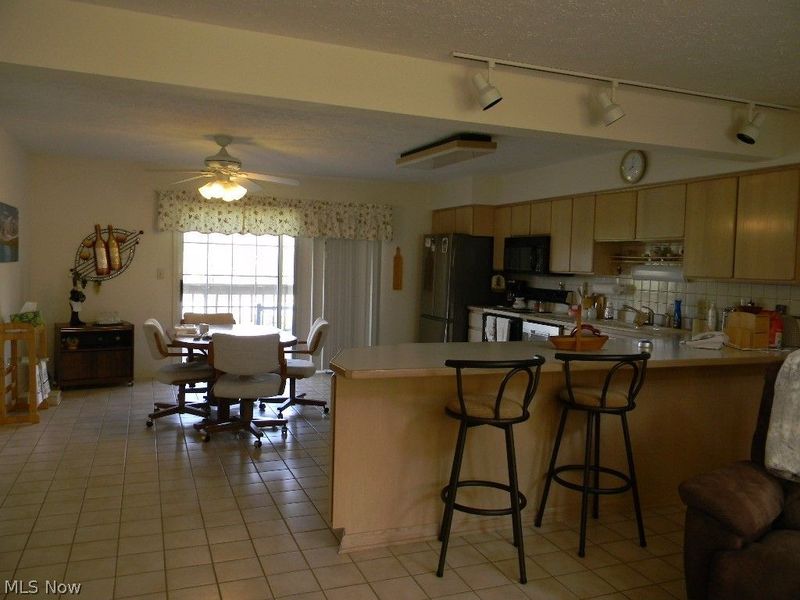 7291 Oakwood Drive, Unit B, Brookfield, OH 44403 Photo 17
