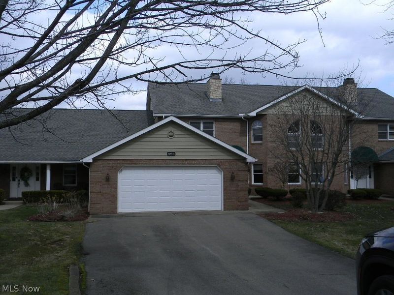 7291 Oakwood Drive, Unit B, Brookfield, OH 44403 Photo 2