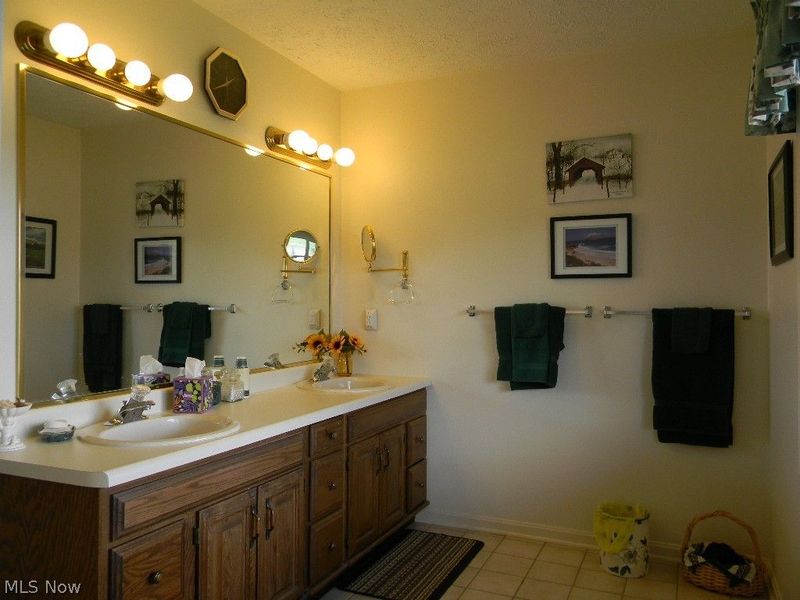 7291 Oakwood Drive, Unit B, Brookfield, OH 44403 Photo 30