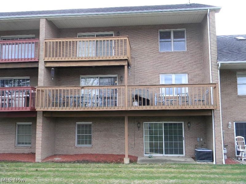 7291 Oakwood Drive, Unit B, Brookfield, OH 44403 Photo 4