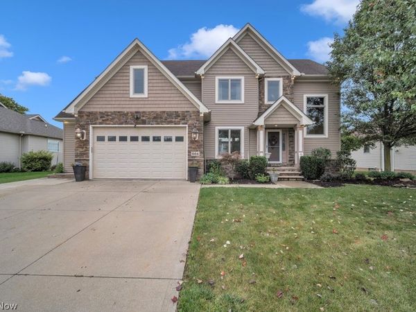 664 E Dawnwood Drive , Seven Hills, OH 44131