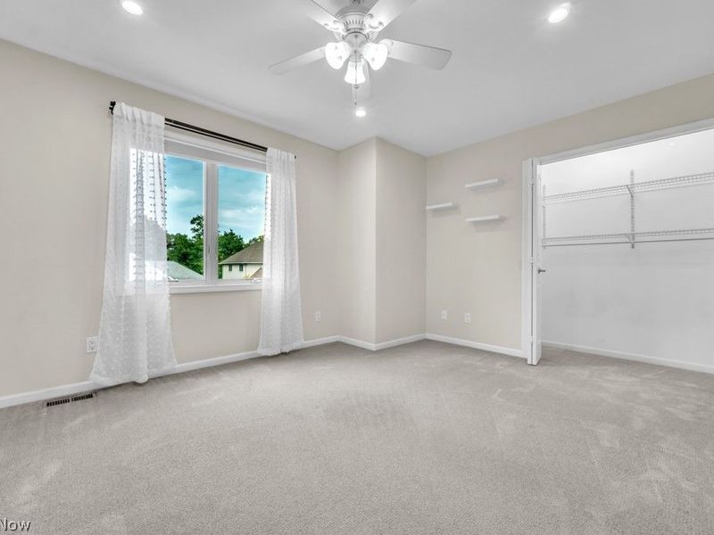 664 E Dawnwood Drive, Seven Hills, OH 44131 Photo 18