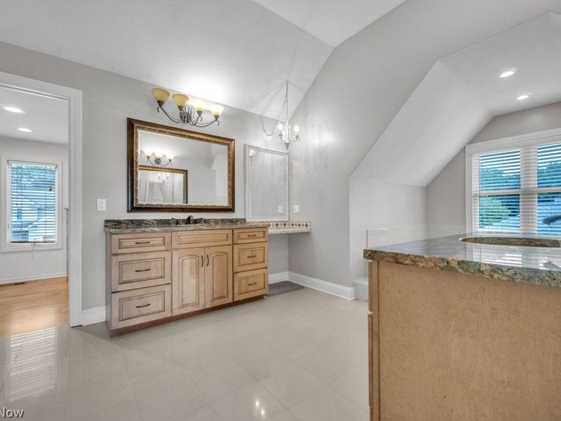 664 E Dawnwood Drive, Seven Hills, OH 44131 Photo 25