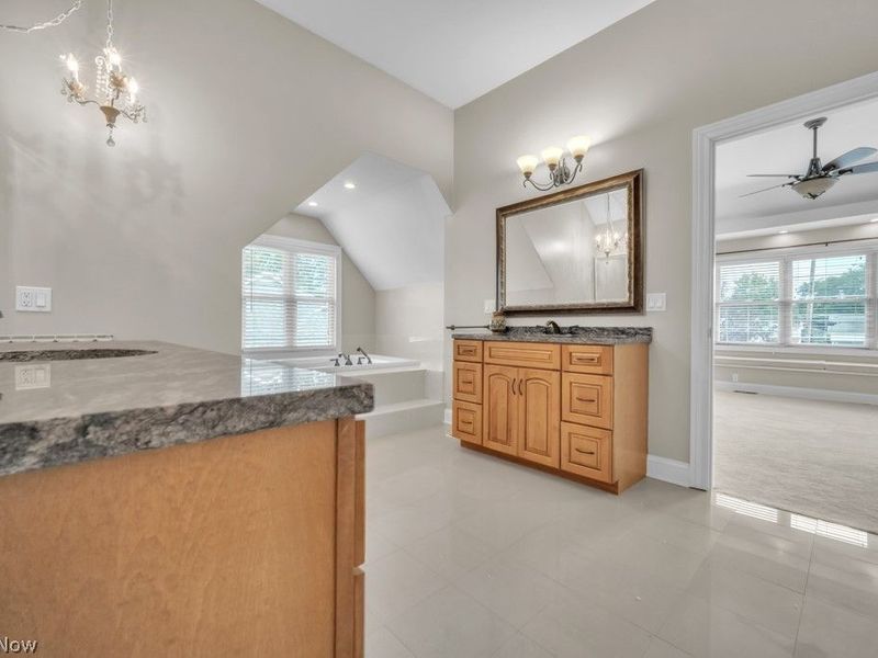 664 E Dawnwood Drive, Seven Hills, OH 44131 Photo 28