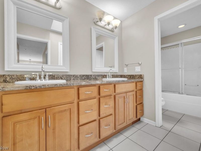 664 E Dawnwood Drive, Seven Hills, OH 44131 Photo 33