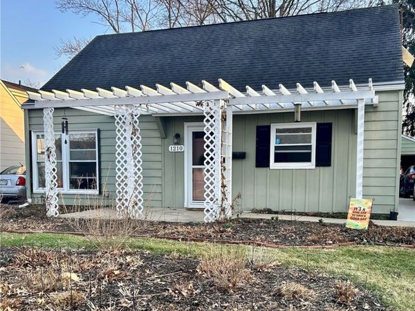 1210 Myrtle Avenue , Cuyahoga Falls, OH 44221