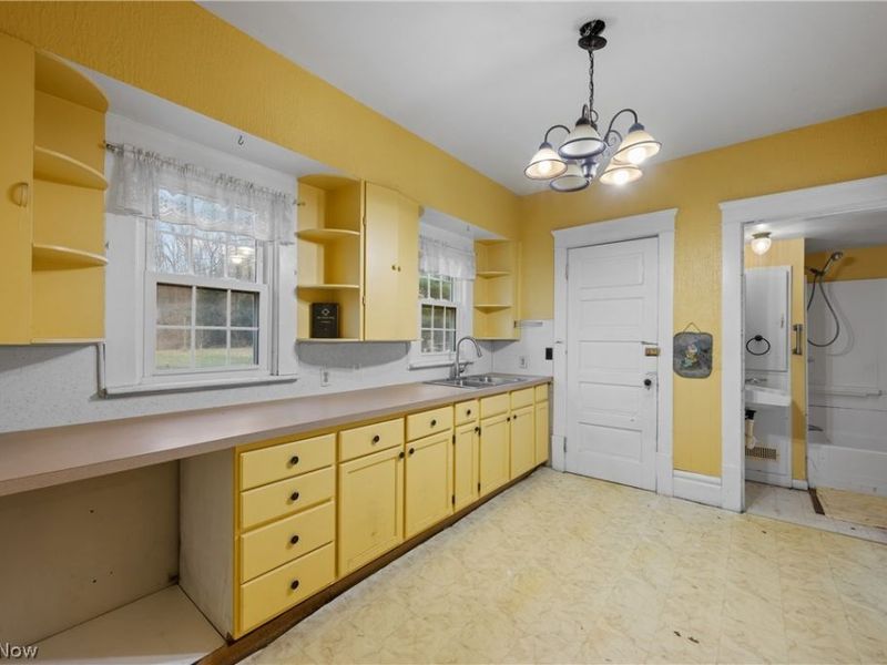 462 Hickory Street, Akron, OH 44303 Photo 14