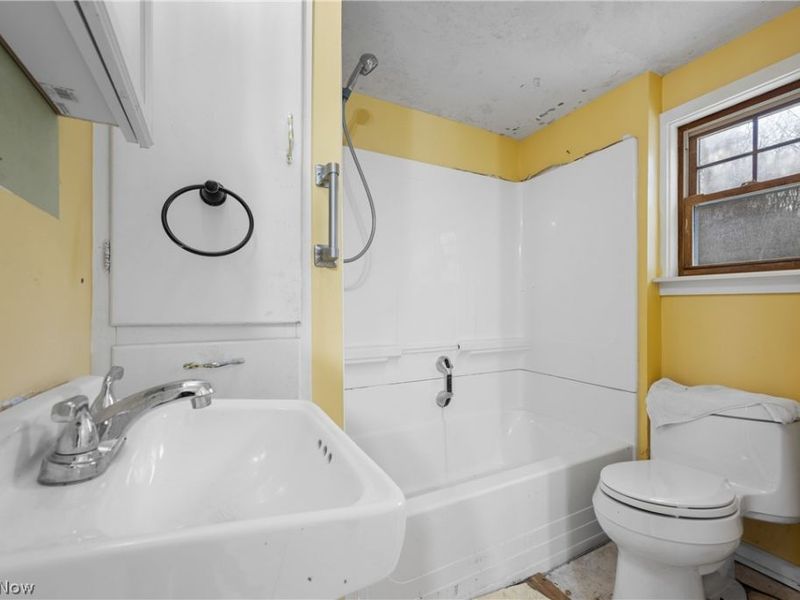 462 Hickory Street, Akron, OH 44303 Photo 17