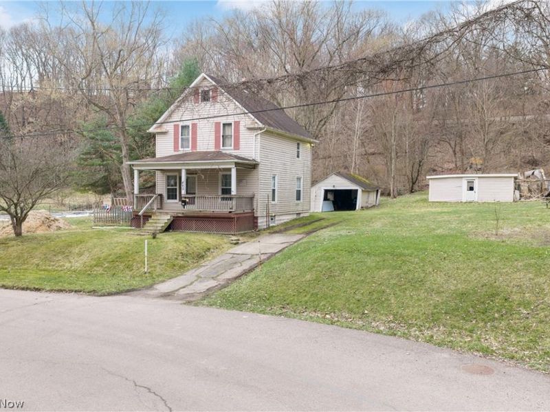 462 Hickory Street, Akron, OH 44303 Photo 3