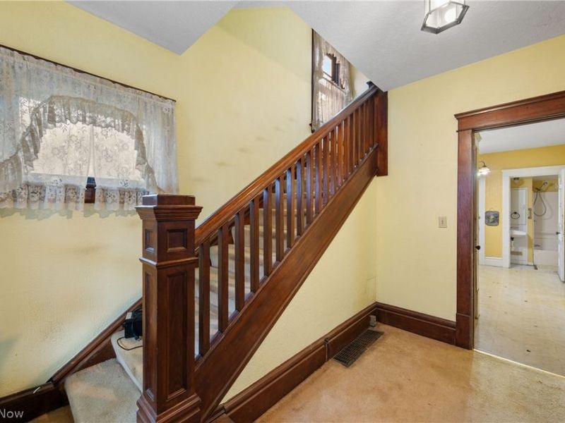 462 Hickory Street, Akron, OH 44303 Photo 7