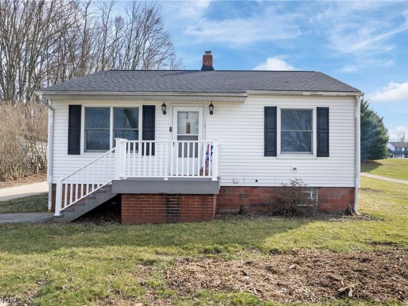 1170 Smith Kramer Street NE, Hartville, OH 44632 Photo 2