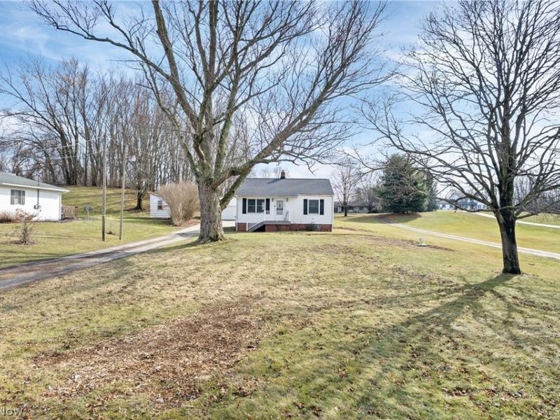 1170 Smith Kramer Street NE, Hartville, OH 44632 Photo 3