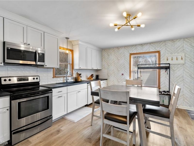 1170 Smith Kramer Street NE, Hartville, OH 44632 Photo 9