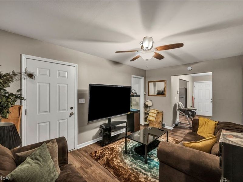 5708 Luther Avenue, Cleveland, OH 44103 Photo 2