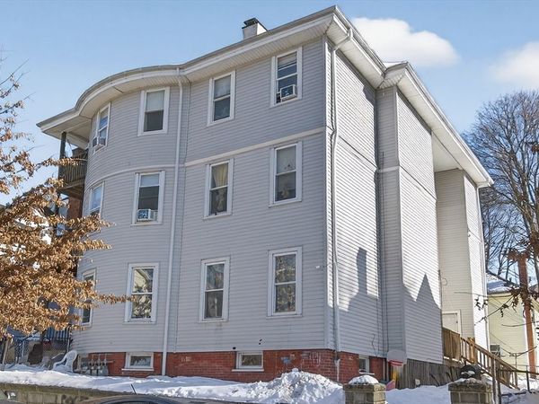 19 Woodbine St, Worcester, MA 01603